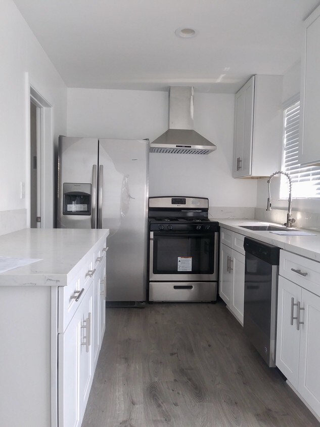 Foto principal - 827 S St Andrews Pl