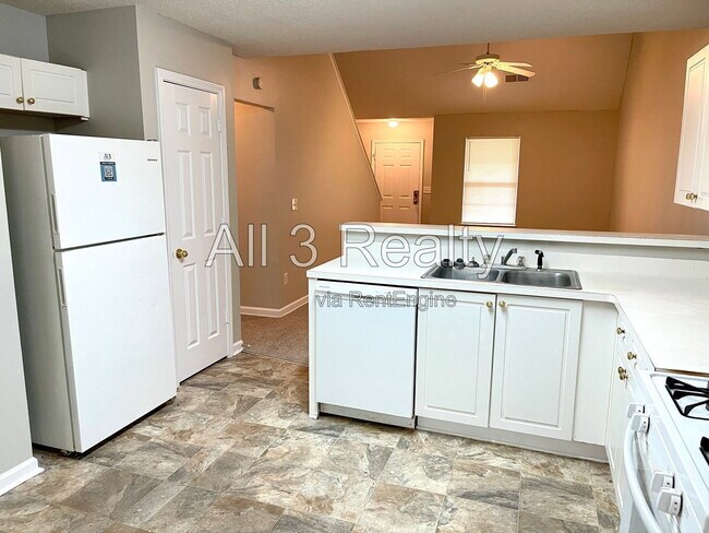 Building Photo - 233 Coral Cir