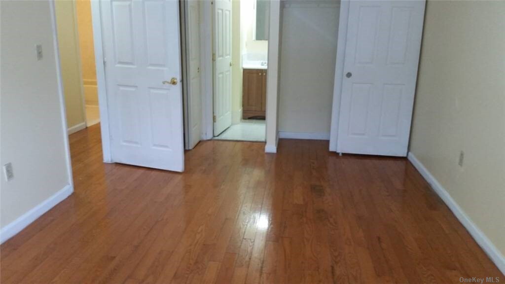 Primary Photo - 82-23 Country Pointe Cir