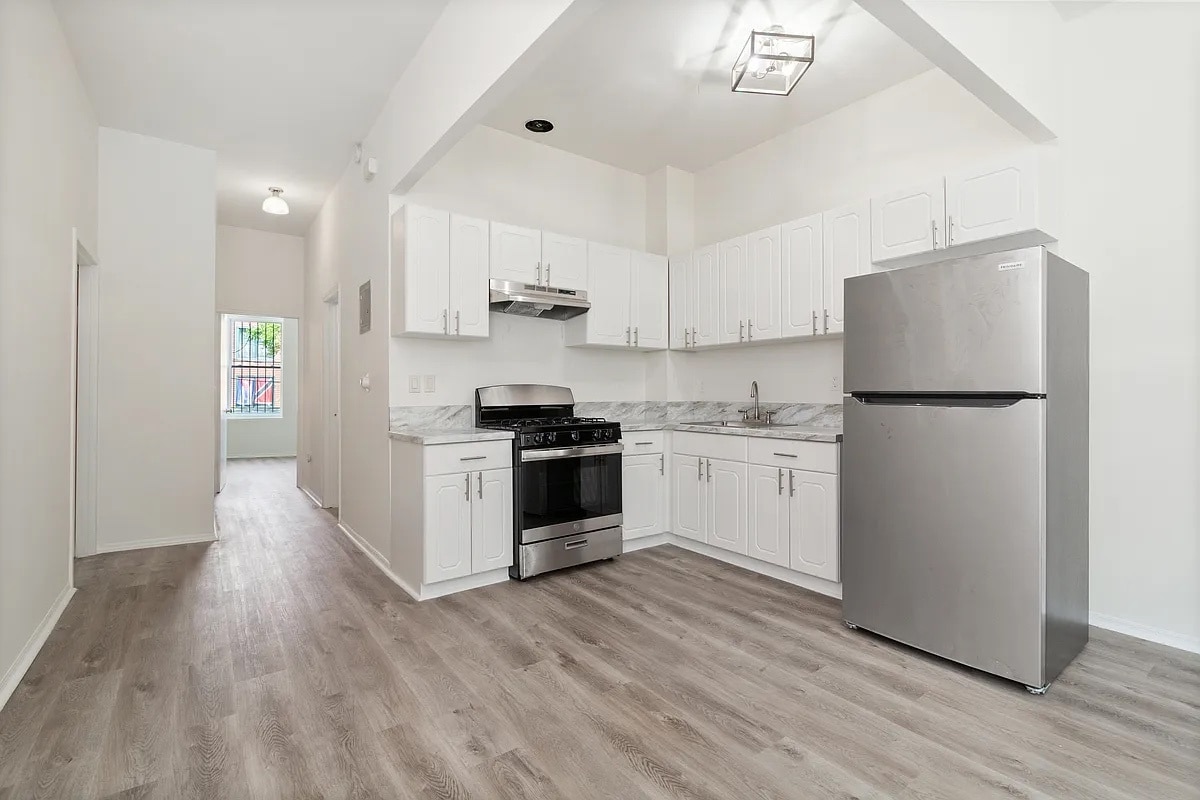 kitchen - 1935 Fulton St