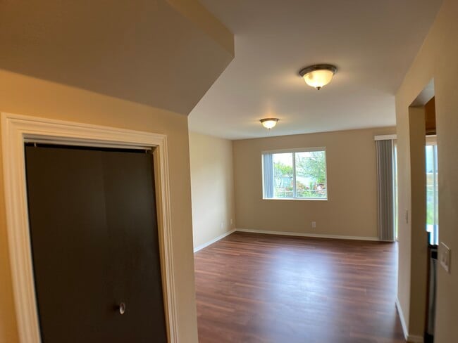 Building Photo - 1841 C Pl SE