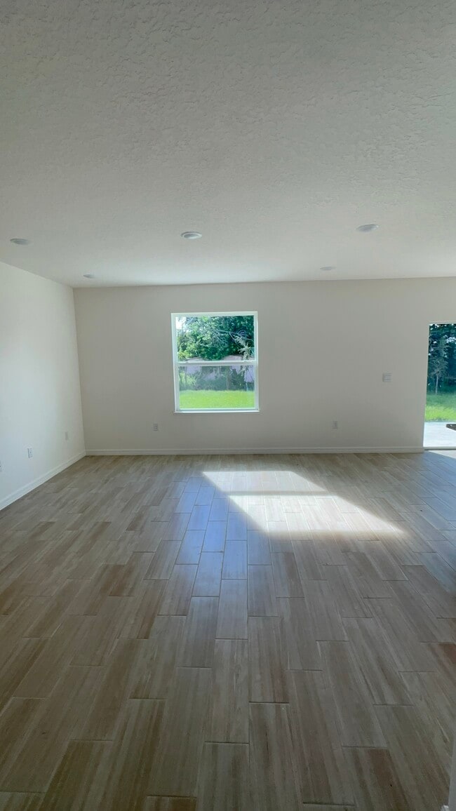 Building Photo - 268 Pioneer Ave NE