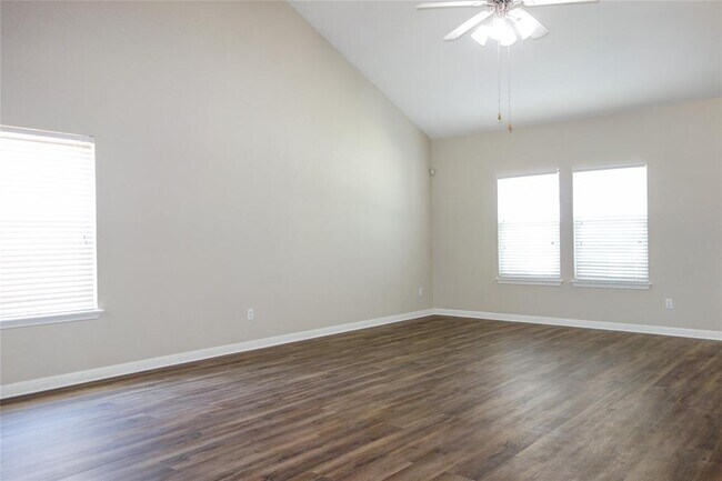 Building Photo - 108 Lavaca Loop