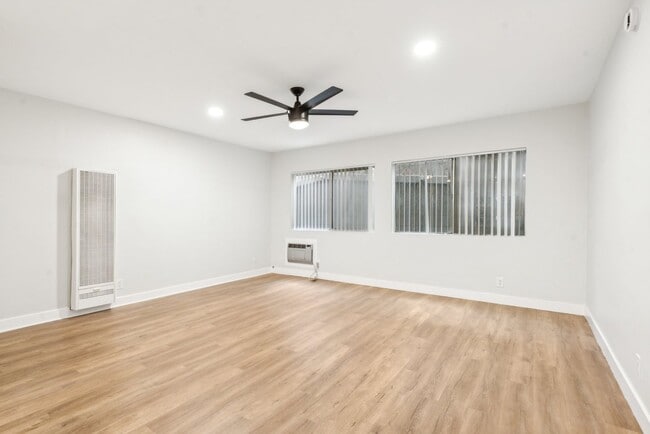 Interior Photo - 1944 Whitley Ave.