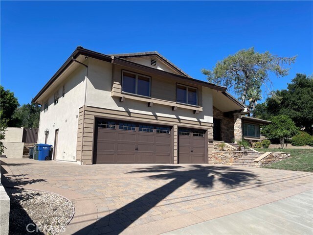 Building Photo - 2245 Country Club Dr