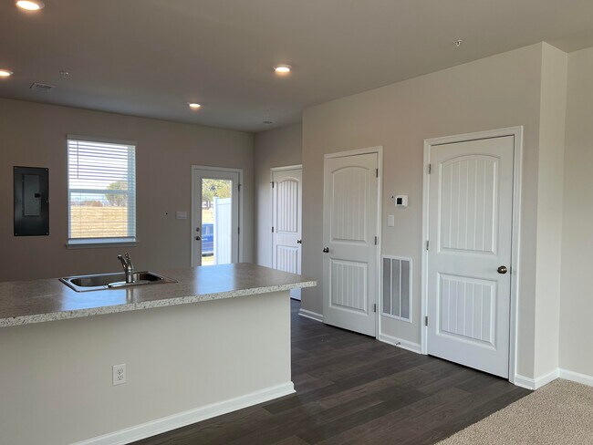 Building Photo - 245 Island Lark Way