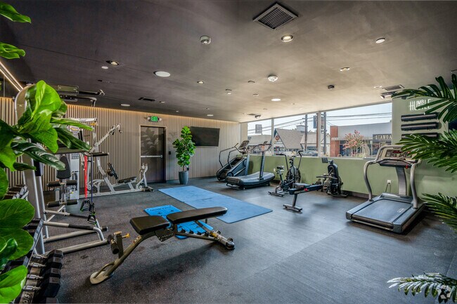 Gimnasio - 8940 Reseda Blvd