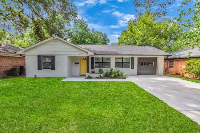 Building Photo - 2107 Wakefield Dr