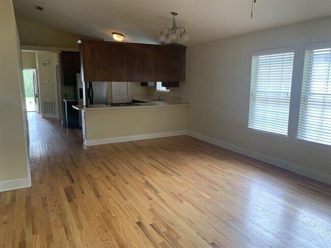 Building Photo - 1445 Crescent Hills Dr
