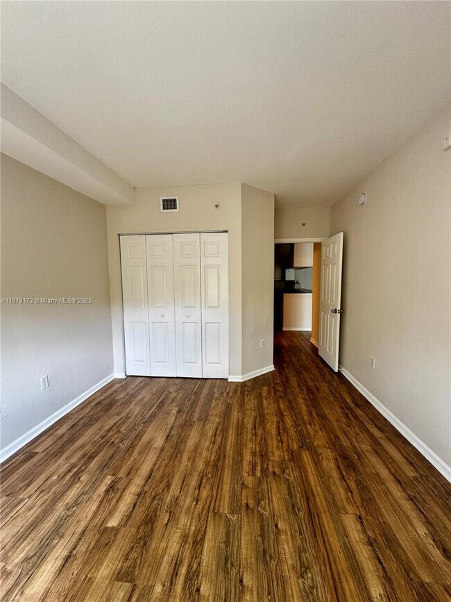 Foto del edificio - 17125 N Bay Rd