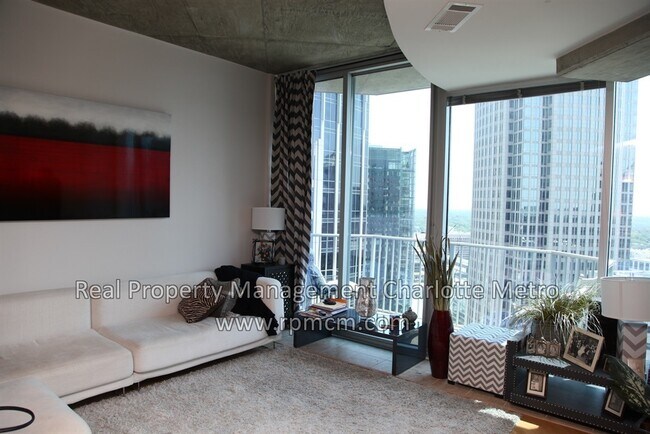 Foto del edificio - Fabulous Uptown View from 33rd Story Suite