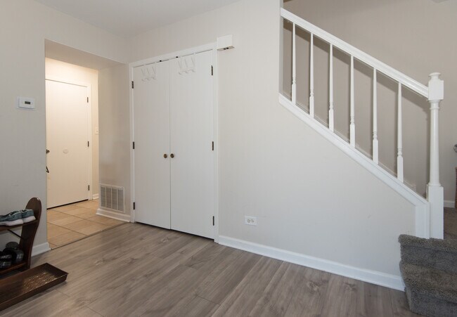 Foto del edificio - 932 Monroe Ct
