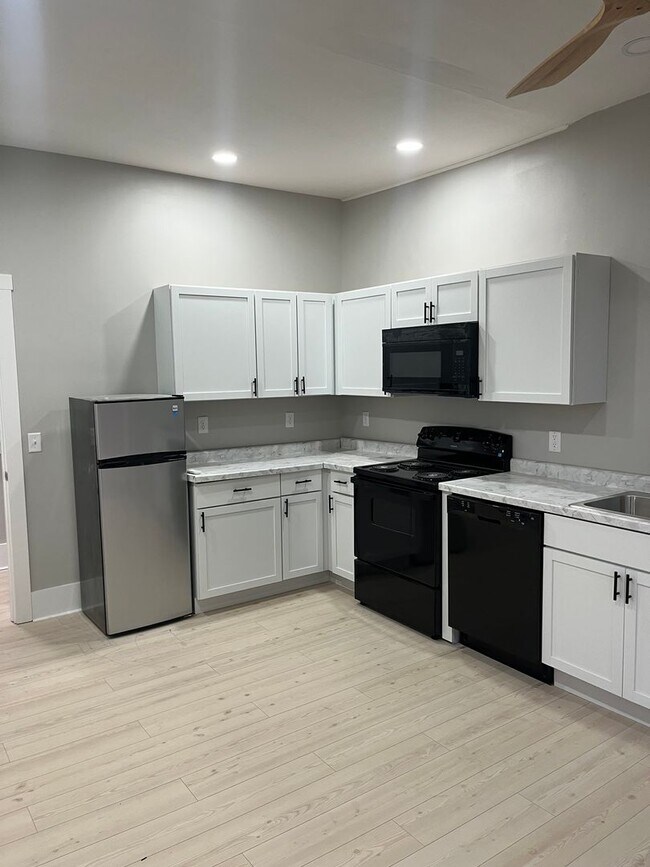 Foto del edificio - Beautifully Renovated 1 Bed 1 Bath