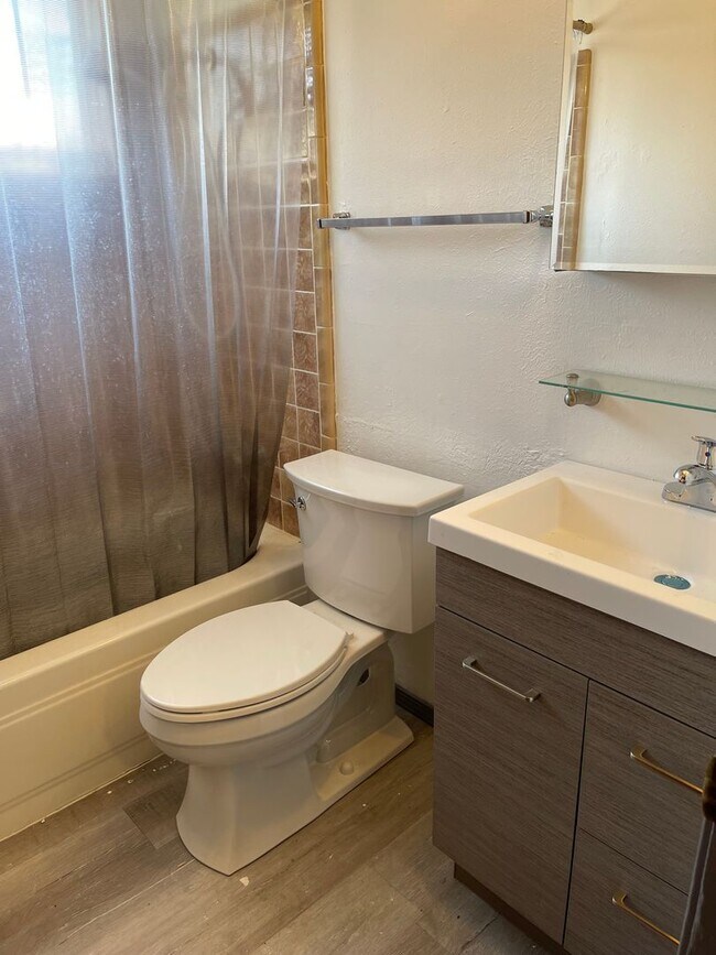 Foto del edificio - 3 bedroom, 1 bath with a 1 car garage home...