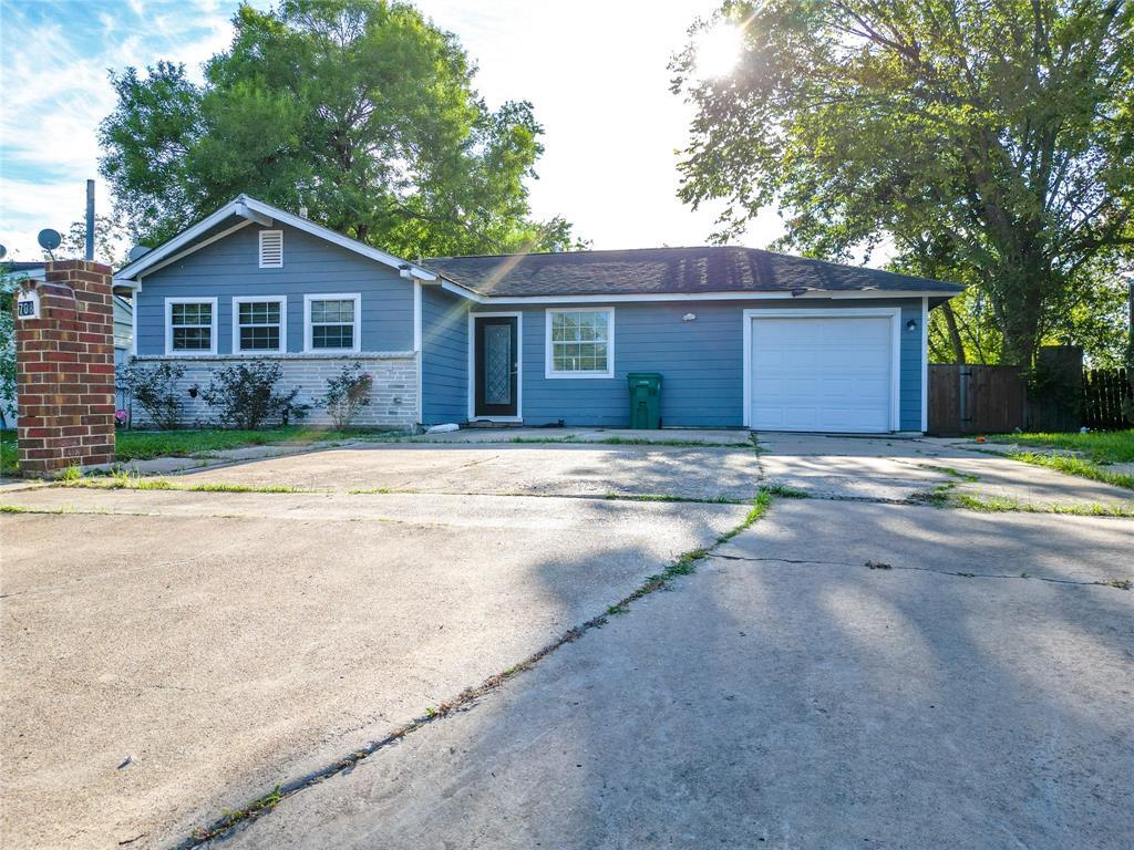 Primary Photo - 708 Nell St