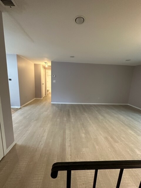 Foto del edificio - 381 Birchwood Rd