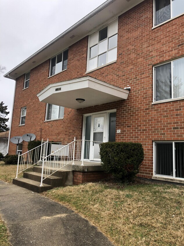 Primary Photo - 4835 N Bolton Ave