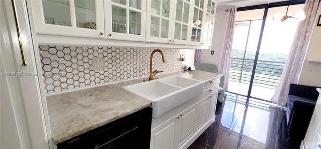 Foto del edificio - 7400 Radice Ct