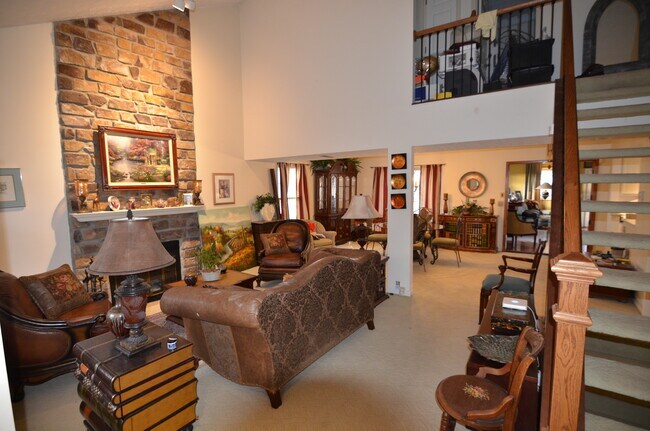 Building Photo - 5590 Old Farm Dr