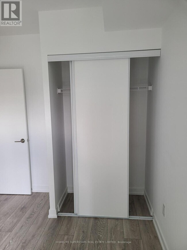 Photo du bâtiment - 1100 Sheppard Ave W