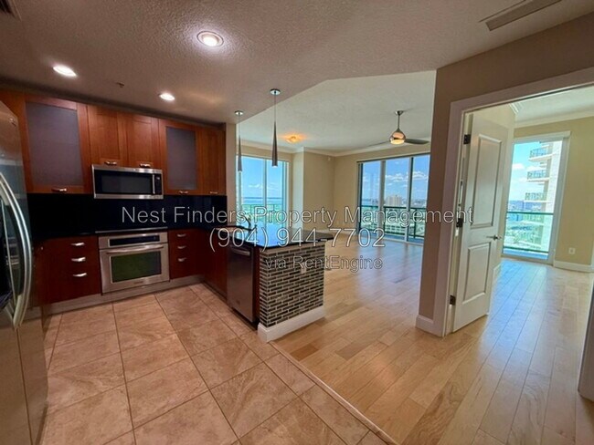 Foto del edificio - 1431 Riverplace Blvd