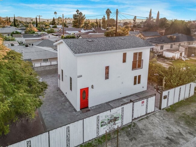 Photo - 11554 Arminta St- House