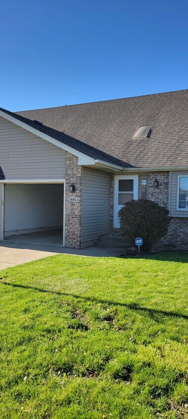 Building Photo - 1461 Truman Dr