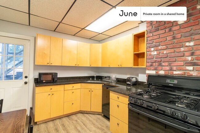 Foto del edificio - Room in Shared 3 bed/1 bath home