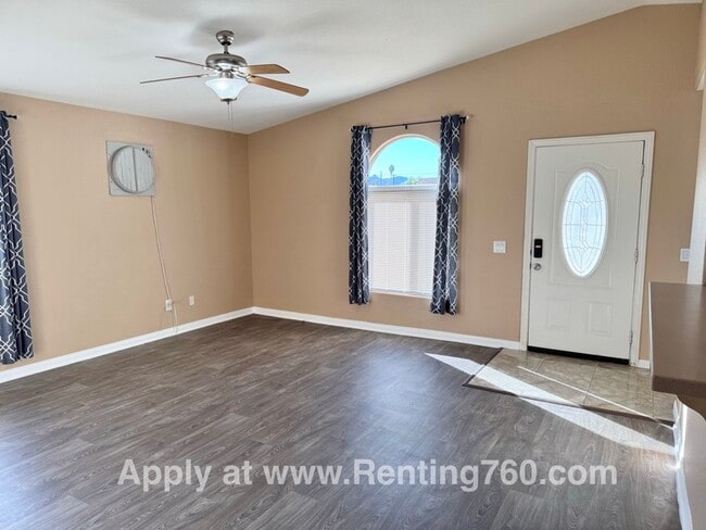 Building Photo - Cozy 3 Bed 2 Bath Home Near Base!