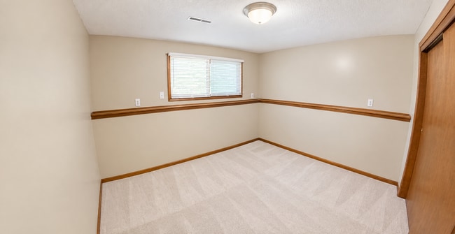 Building Photo - 2041 Shirley Ln