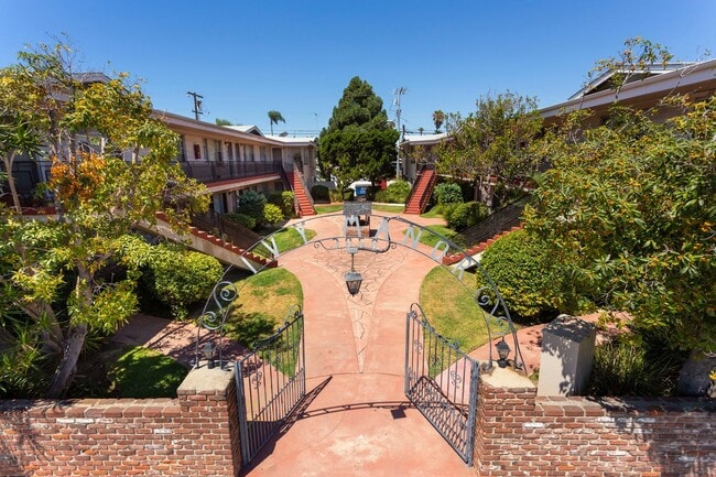 Building Photo - Beautifully Remodeled 2 BR in South Park