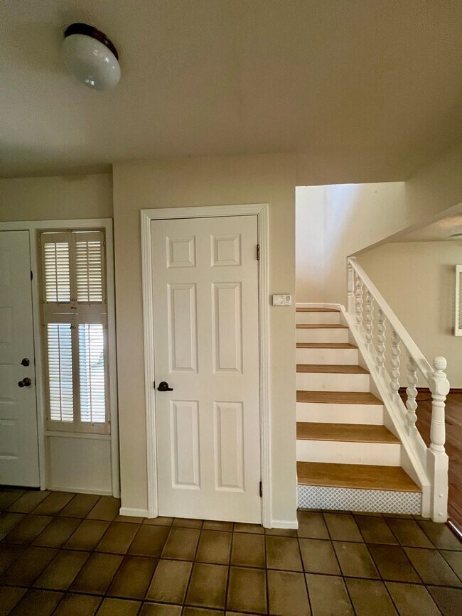 Building Photo - Come Check out this Lovely 3 Bedroom 2 bat...