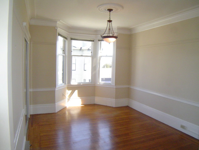 Building Photo - 909 Page St