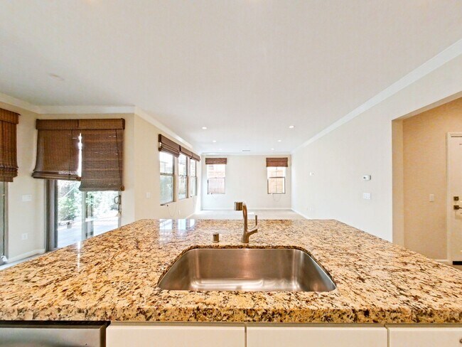 Foto del edificio - Desirable 3 bedroom Townhouse in the heart...