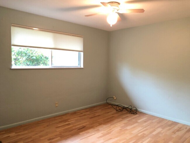 Foto del edificio - Beautiful Two-Bedroom Home With Large Bonus Room