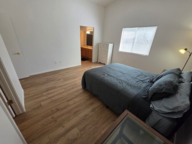 Foto del edificio - Fully furnished 3 bedroom, 2.5 bath home in Fernley, $3500 per month and includes utlities