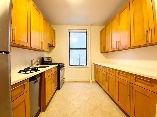 Foto del edificio - 3 bedroom in BRONX NY 10471