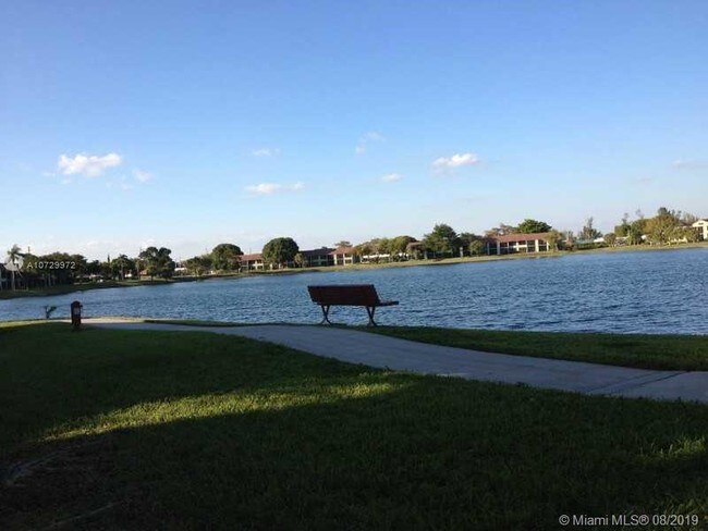 Foto del edificio - 207 Lake Pointe Dr