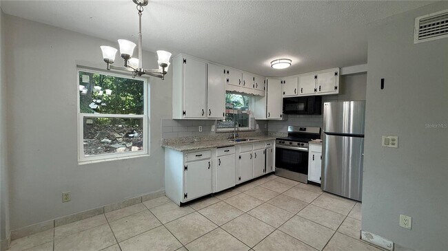 Foto del edificio - 1148 W Lakeview Cir