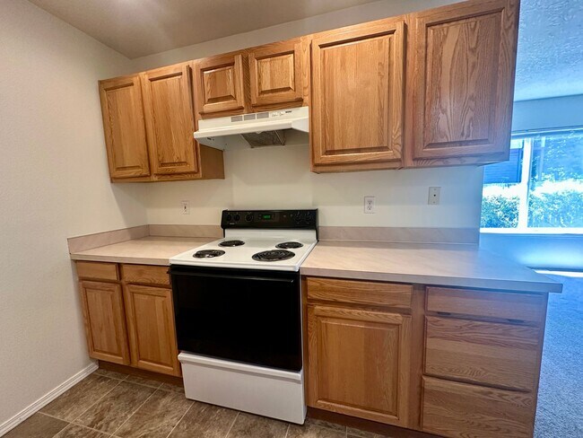 Foto del edificio - Large Three Bedroom Duplex in Keizer