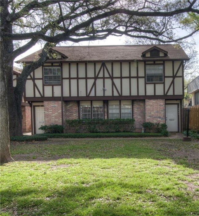 Foto del edificio - 7407 Shadow Hill Dr