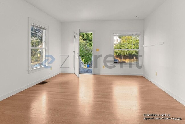 Building Photo - 5536 27th Ave NE