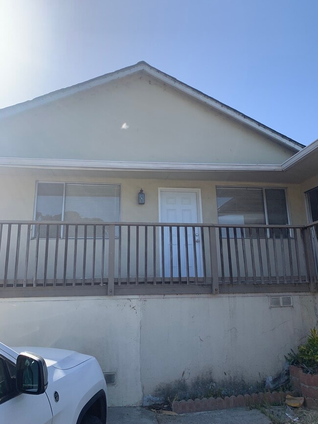 Building Photo - 526 Camino El Estero