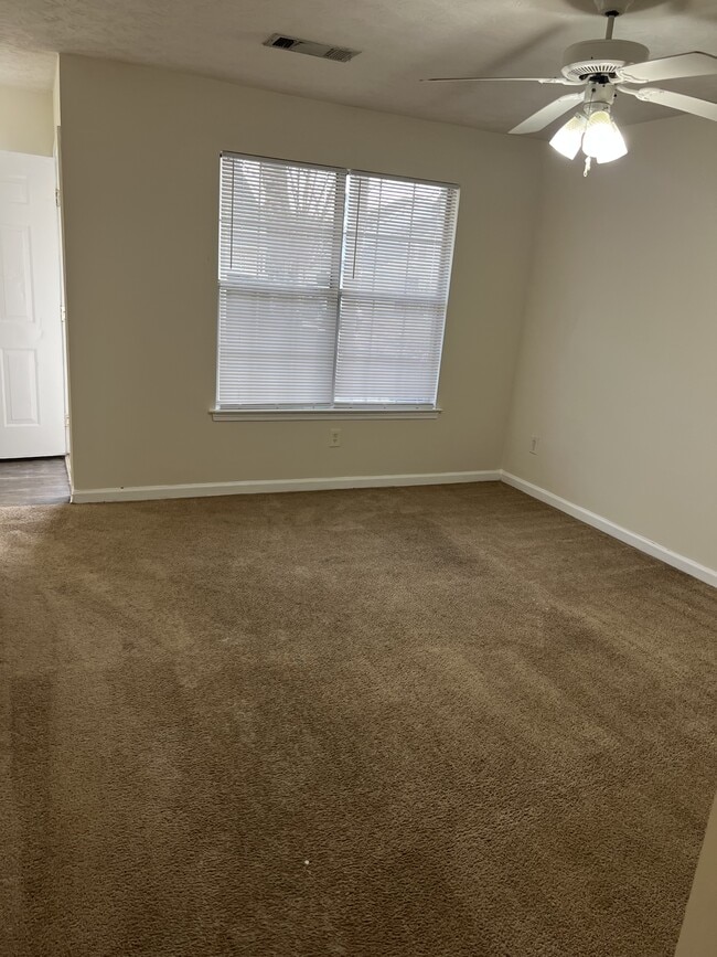 Building Photo - 5957 Sherwood Trace