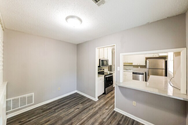 Building Photo - Charming Home in Montgomery