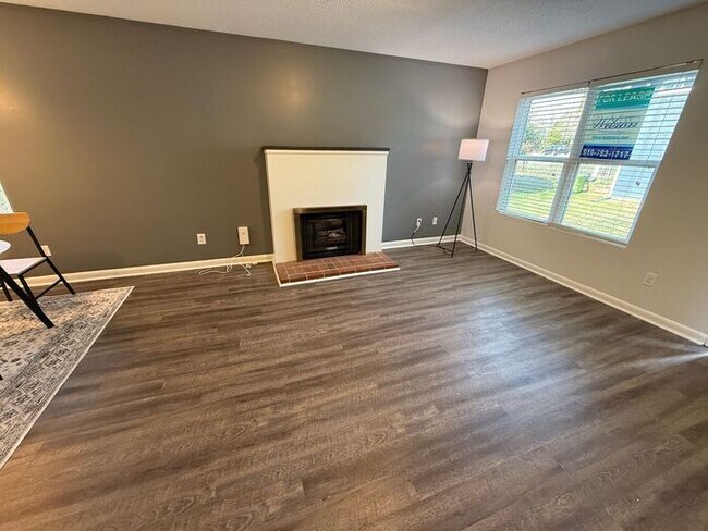 Foto del edificio - Collegeview Apartments! Updated 2 Bed 2 Bath Apartment with Washer/Dryer!
