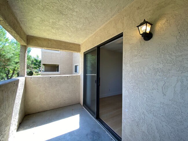 Foto del edificio - 2 Bedroom, 2 Bath, Downstairs Condo!
