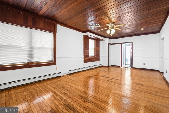 Building Photo - 2206 S Fern St