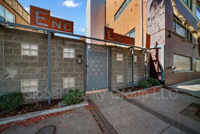 Foto del edificio - 1339 S Flores St