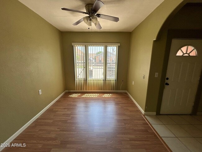 Foto del edificio - 1052 E Ave